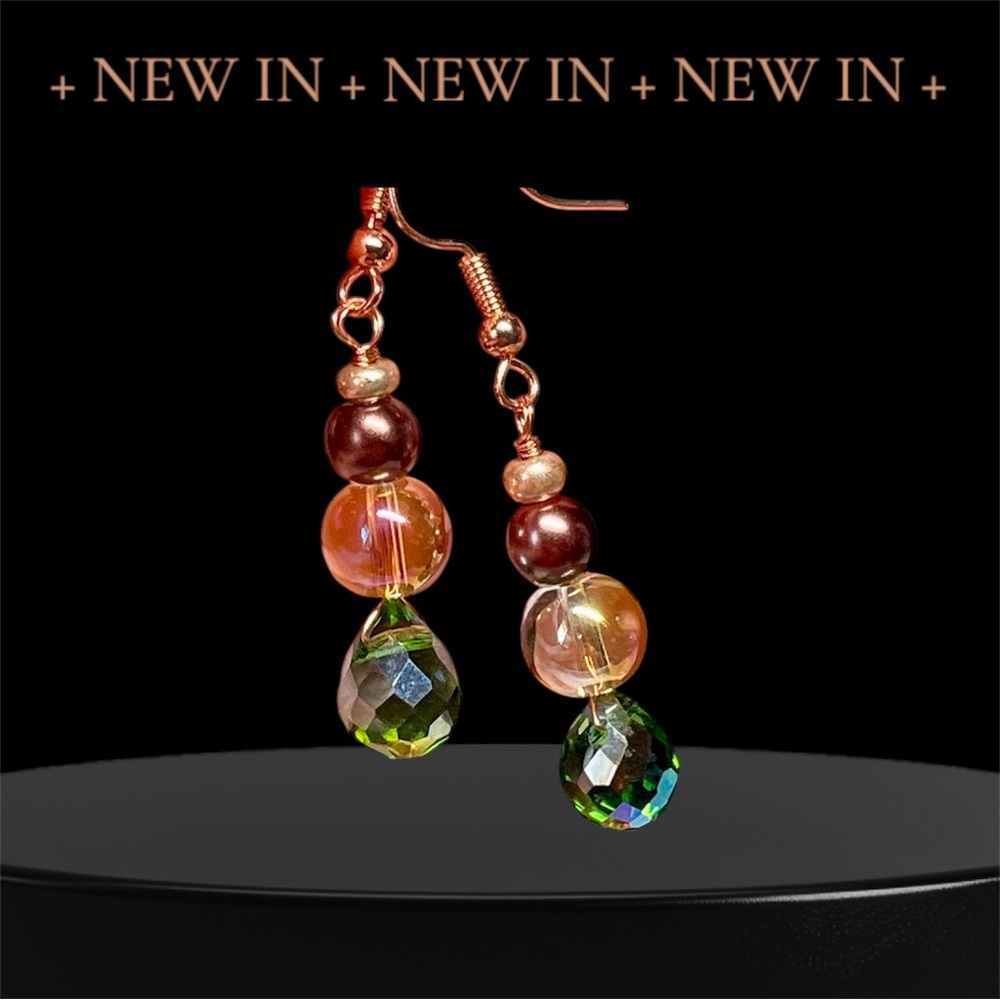 💙🦋Stunning green briolette with fall accents/Crystal rose gold earrings